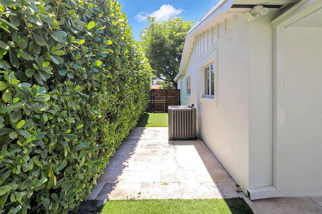 8975 SW 83rd St 0, Miami, FL 33173