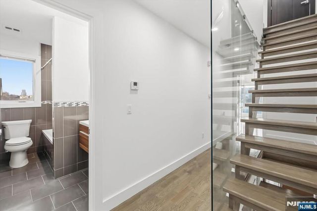 12 Orchard Street 12, Edgewater, NJ 07020