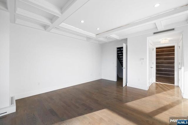 12 Orchard Street 12, Edgewater, NJ 07020