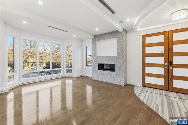 12 Orchard Street 12, Edgewater, NJ 07020