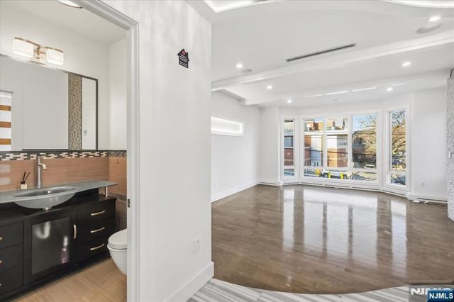 12 Orchard Street 12, Edgewater, NJ 07020