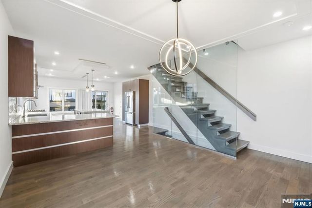 12 Orchard Street 12, Edgewater, NJ 07020