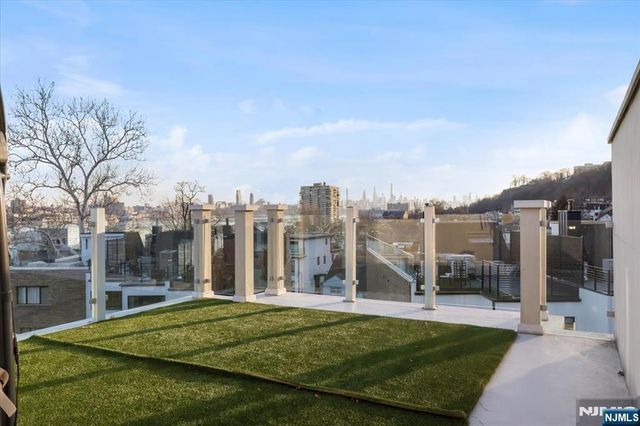 12 Orchard Street 12, Edgewater, NJ 07020