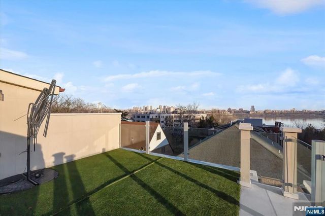 12 Orchard Street 12, Edgewater, NJ 07020