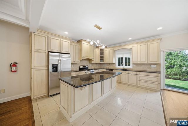 47 Sunset Lane B, Tenafly, NJ 07670