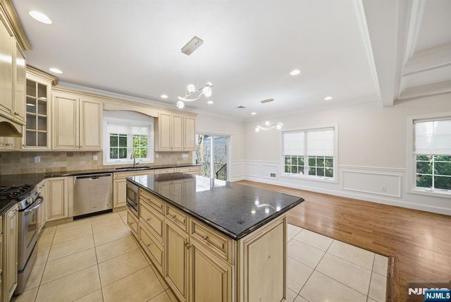 47 Sunset Lane B, Tenafly, NJ 07670