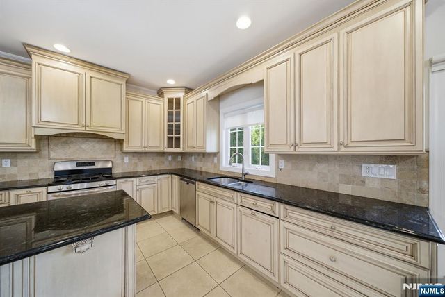 47 Sunset Lane B, Tenafly, NJ 07670
