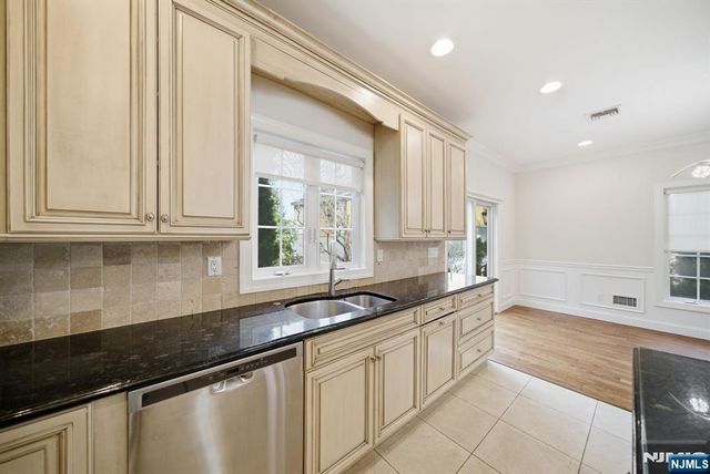 47 Sunset Lane B, Tenafly, NJ 07670
