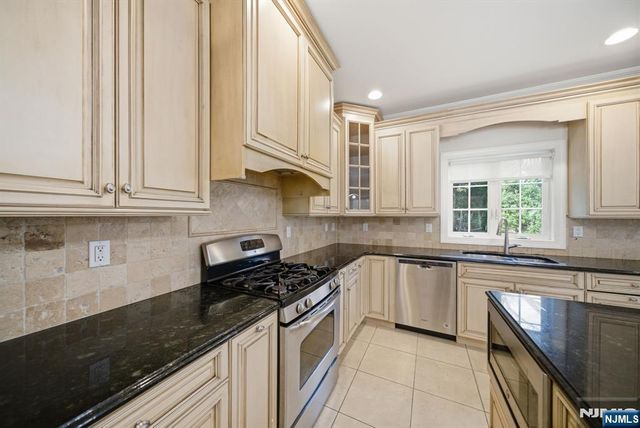 47 Sunset Lane B, Tenafly, NJ 07670