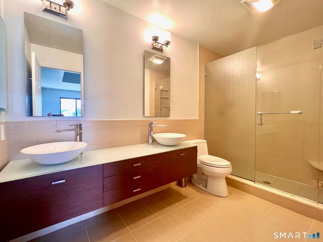 320 Strawberry Hill Avenue 16, Stamford, CT 06902