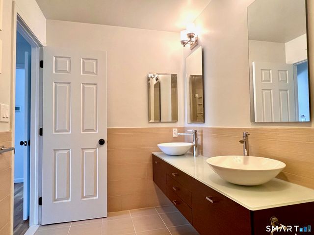 320 Strawberry Hill Avenue 16, Stamford, CT 06902