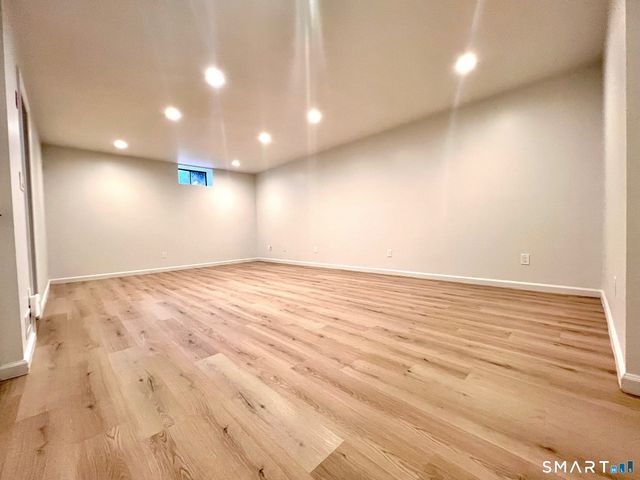 320 Strawberry Hill Avenue 16, Stamford, CT 06902