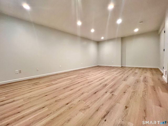 320 Strawberry Hill Avenue 16, Stamford, CT 06902