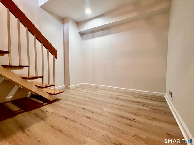 320 Strawberry Hill Avenue 16, Stamford, CT 06902