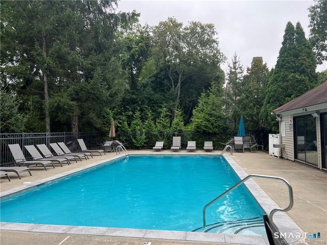 320 Strawberry Hill Avenue 16, Stamford, CT 06902