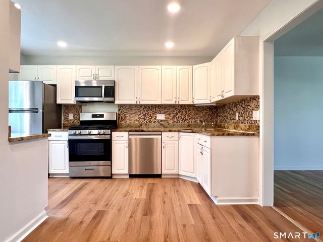 320 Strawberry Hill Avenue 16, Stamford, CT 06902