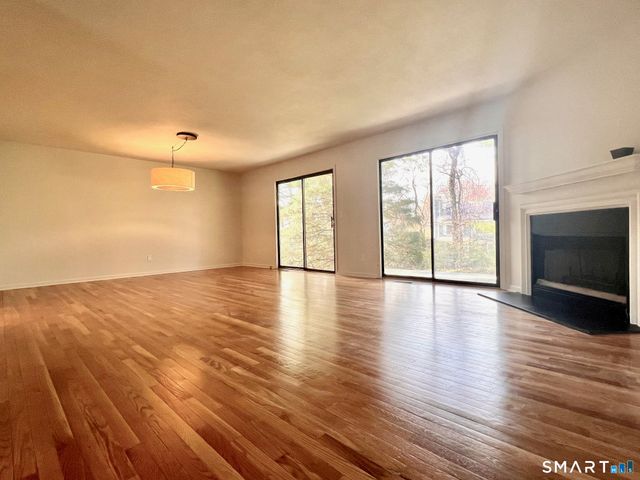 320 Strawberry Hill Avenue 16, Stamford, CT 06902