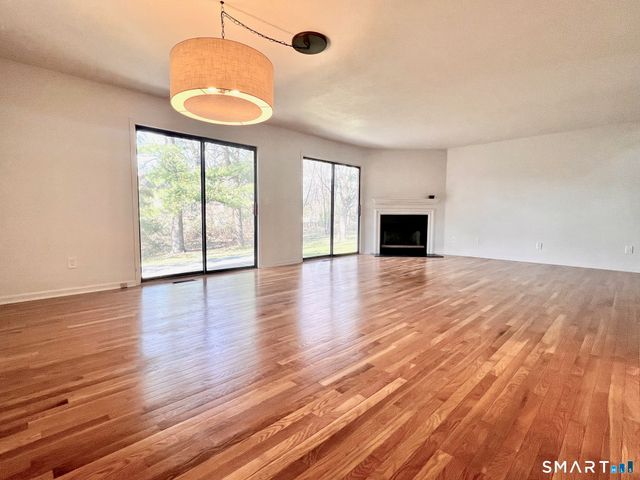 320 Strawberry Hill Avenue 16, Stamford, CT 06902