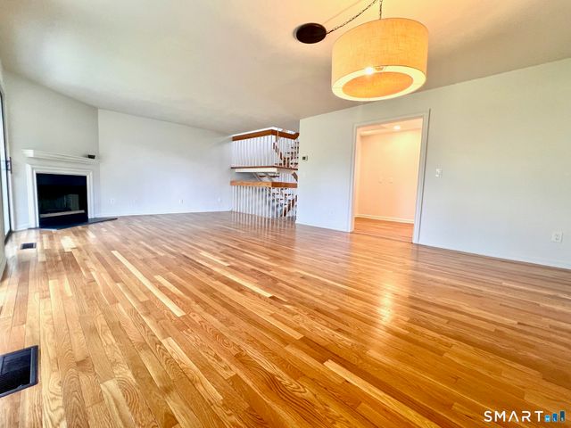 320 Strawberry Hill Avenue 16, Stamford, CT 06902