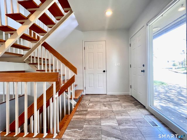 320 Strawberry Hill Avenue 16, Stamford, CT 06902