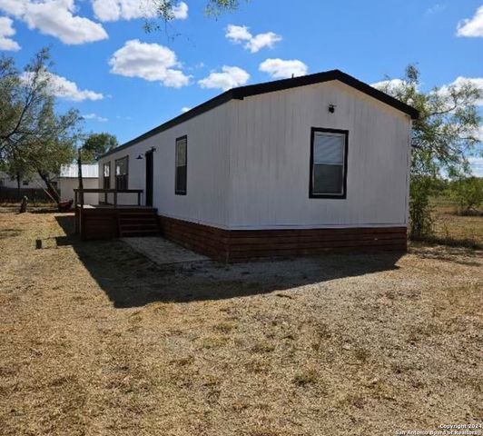 1102 MAGNOLIA ST, Jourdanton, TX 78026