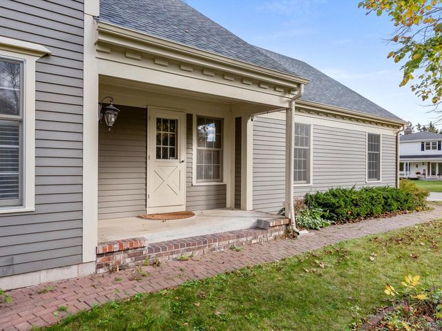 1127 Tanglewood ROAD, Manitowoc, WI 54220