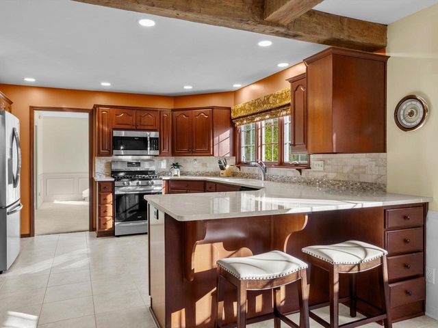 1127 Tanglewood ROAD, Manitowoc, WI 54220