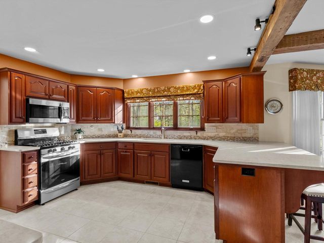 1127 Tanglewood ROAD, Manitowoc, WI 54220