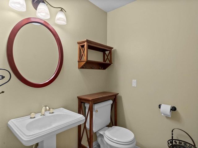 1127 Tanglewood ROAD, Manitowoc, WI 54220