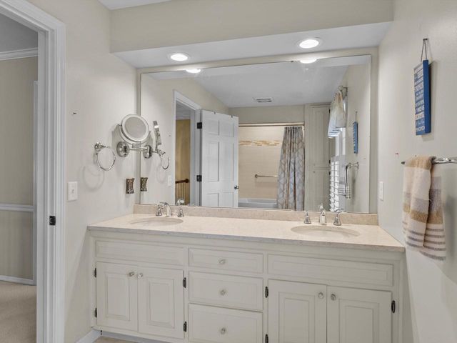 1127 Tanglewood ROAD, Manitowoc, WI 54220