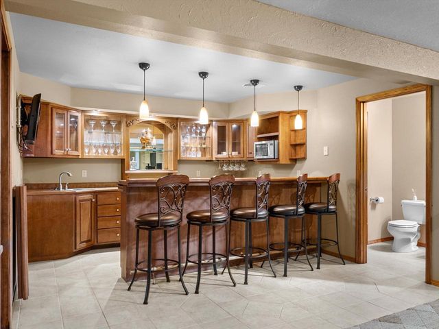 1127 Tanglewood ROAD, Manitowoc, WI 54220