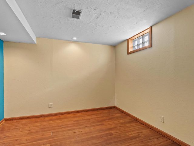 1127 Tanglewood ROAD, Manitowoc, WI 54220