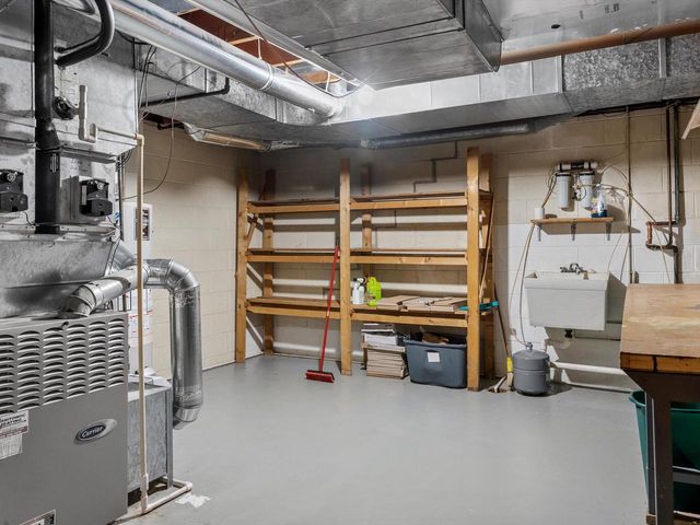 1127 Tanglewood ROAD, Manitowoc, WI 54220