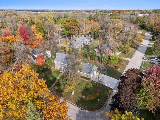 1127 Tanglewood ROAD, Manitowoc, WI 54220