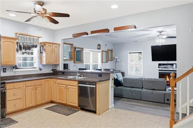 1316 Hawthorne DR, Chesapeake, VA 23325