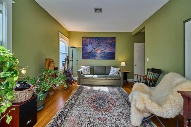 118 Trowbridge St 6, Cambridge, MA 02138