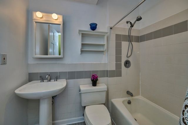 118 Trowbridge St 6, Cambridge, MA 02138
