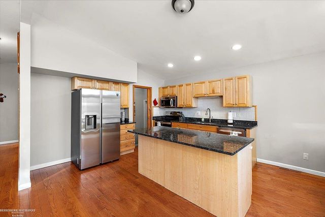 5237 Mansfield Street, Sterling Heights, MI 48310