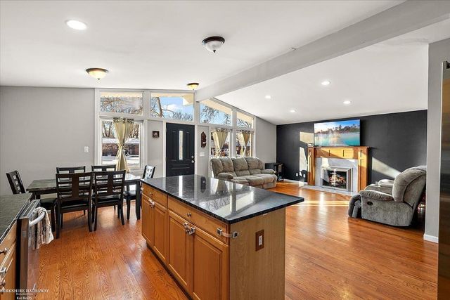 5237 Mansfield Street, Sterling Heights, MI 48310