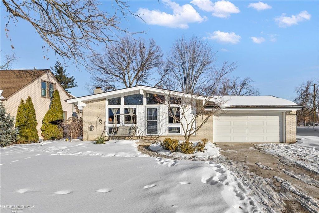 5237 Mansfield Street, Sterling Heights, MI 48310