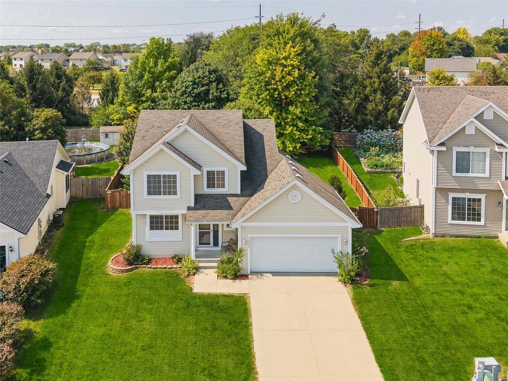 1594 Nine Iron Drive, West Des Moines, IA 50266