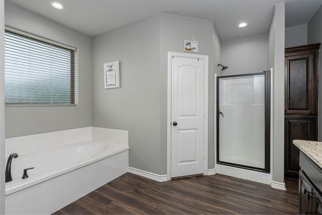 544 Wellington PI, Tyler, TX 75704
