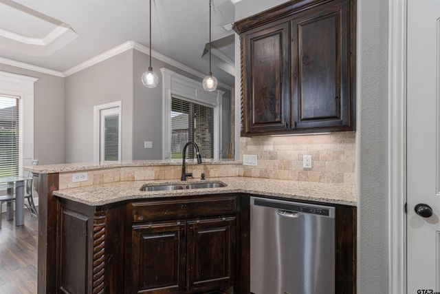 544 Wellington PI, Tyler, TX 75704