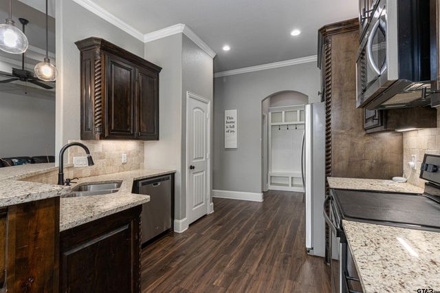 544 Wellington PI, Tyler, TX 75704