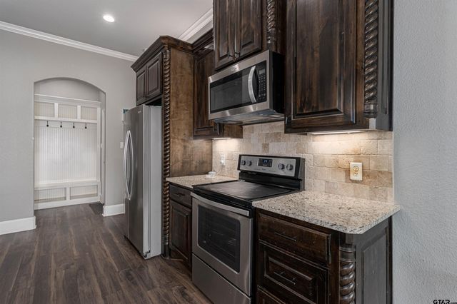 544 Wellington PI, Tyler, TX 75704