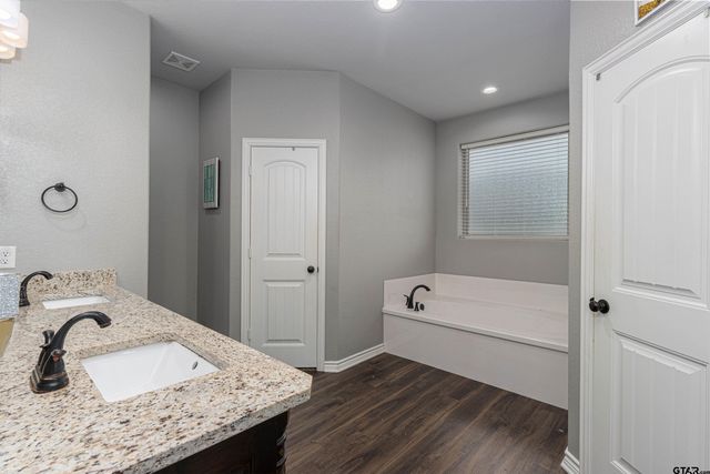 544 Wellington PI, Tyler, TX 75704