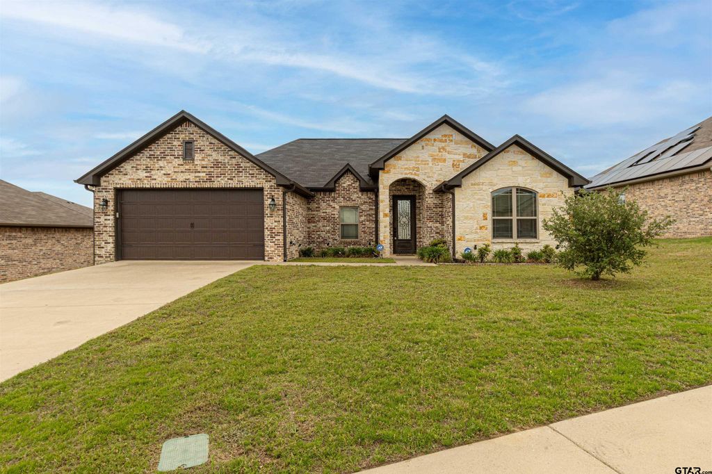 544 Wellington PI, Tyler, TX 75704