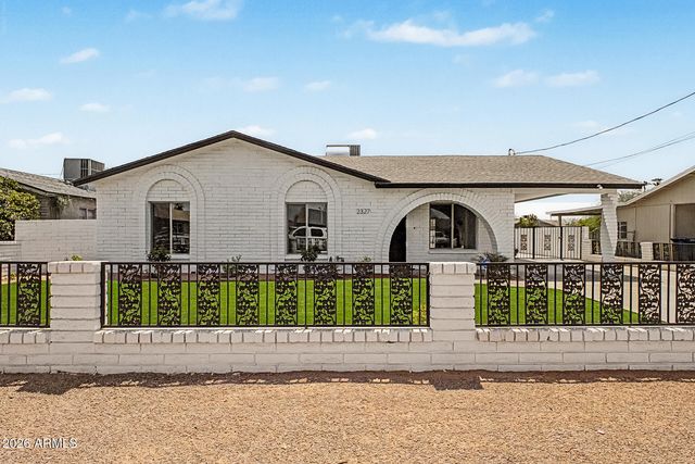 2327 E VICTORY Drive, Tempe, AZ 85288