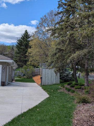 15200 Lead Street, Burnsville, MN 55306