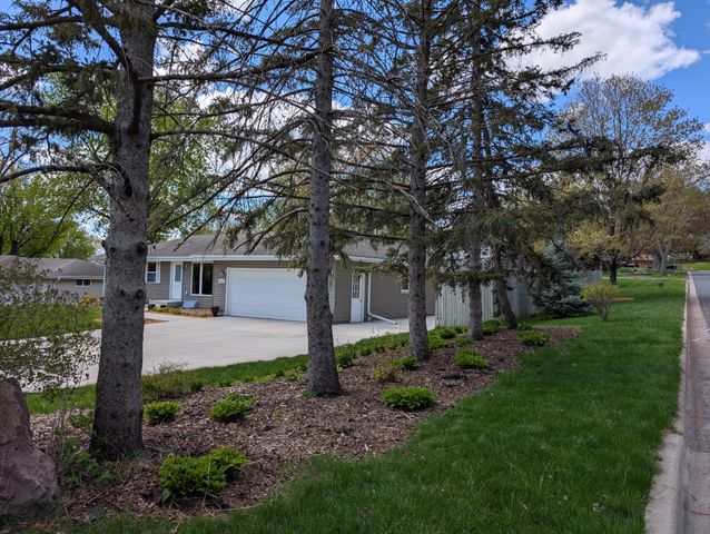 15200 Lead Street, Burnsville, MN 55306